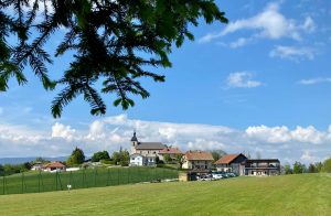 Why go to the golf driving range Play golf in Annecy. Annecy Belvedere golf driving range
