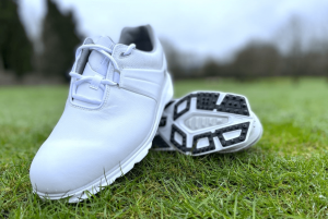 choosing junior golf shoes