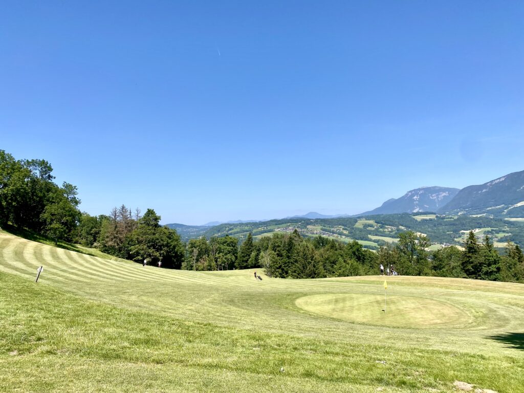 Le "fairway en régulation", aussi appelé "fairway touché"