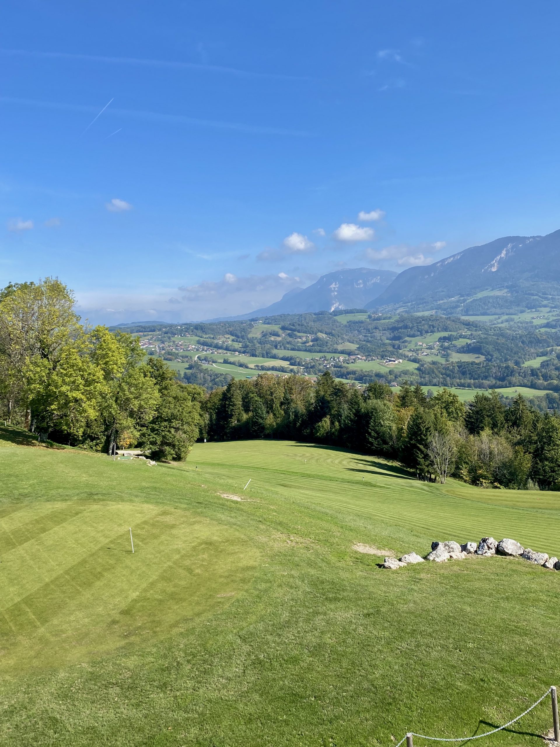 Passez de l’entraînement au jeu réel avec un Parcours de golf accompagné - Jouer au golf à Annecy