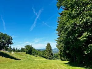 Jouer au golf contre le vent : 7 techniques qui changent tout